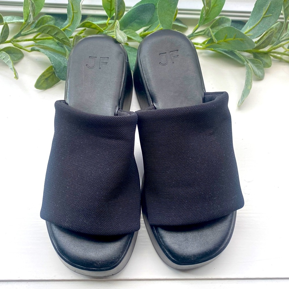 Size 5.5 JustFab platform slides!